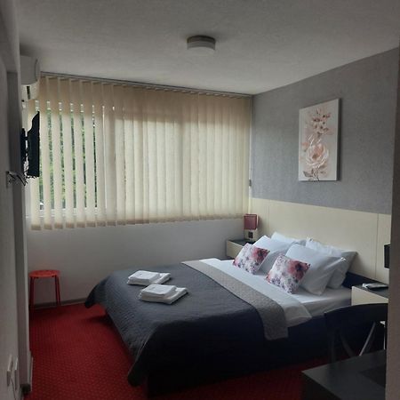 Rooms S&S Milicevic U Strogom Centru Aleksandrovca Aleksandrovac Extérieur photo